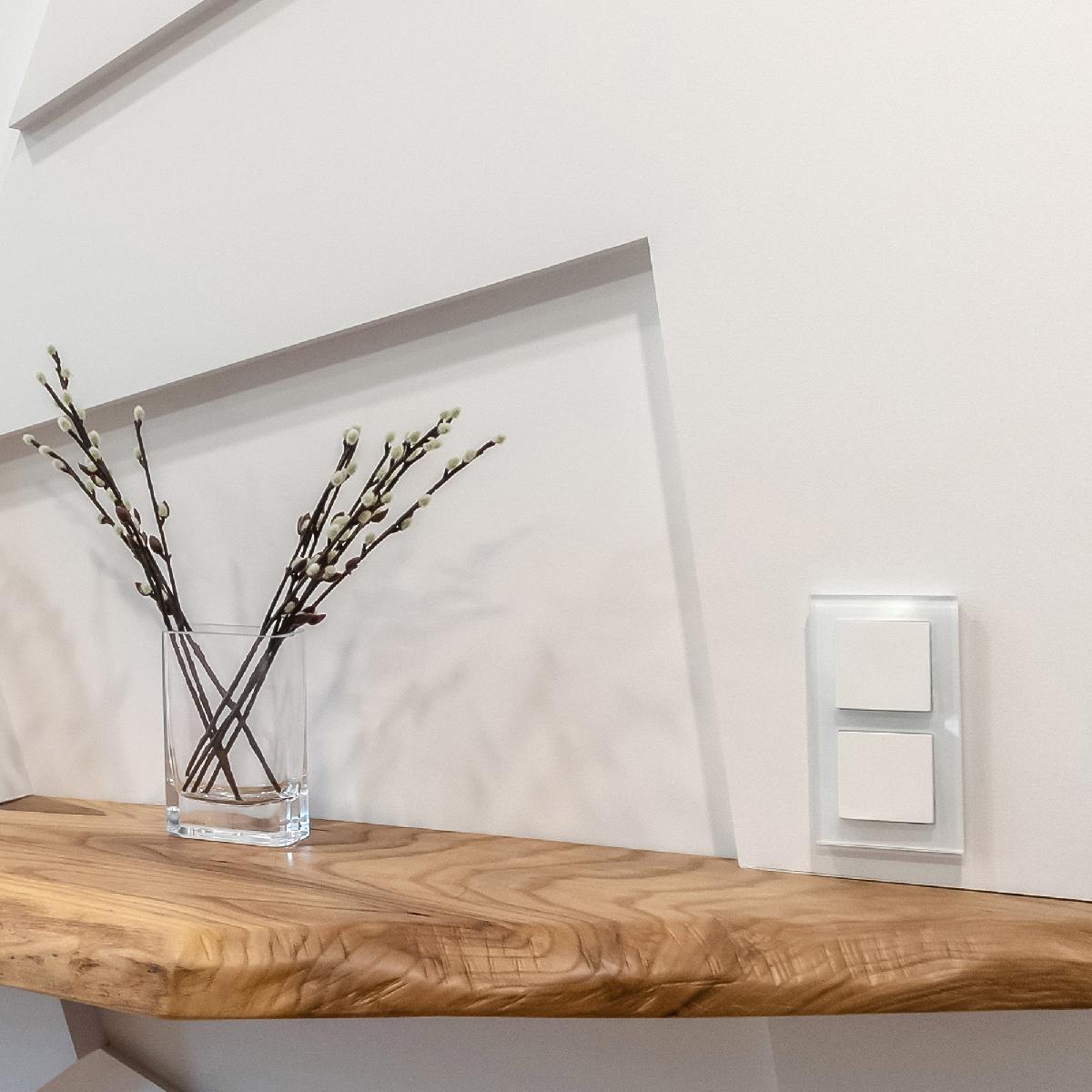 Рамка из стекла на 2 поста Favorit белый W0021101