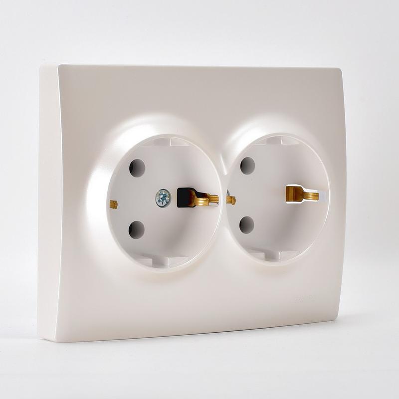 Розетка двойная Karina с заземлением термопласт жемчуж./белый перламутр. LEZARD 707-3000-127B