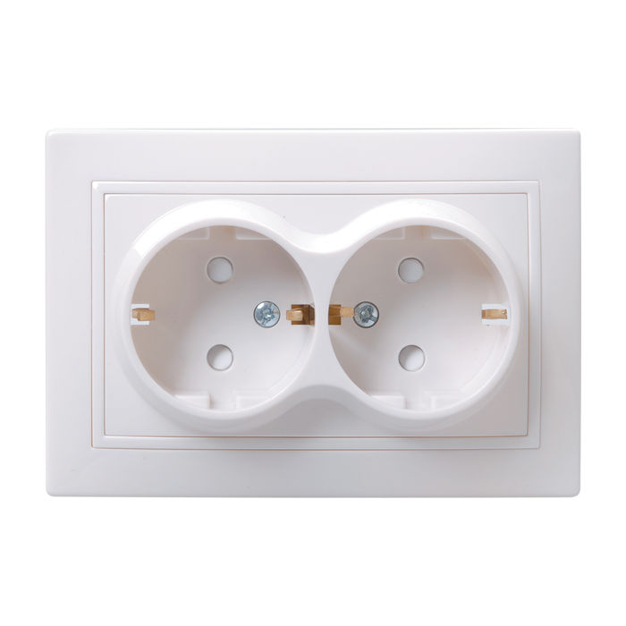 Розетка 2-м СП Кварта РСш12-3-КБ 16А IP20 с заземл. защ. шторки керамика бел. IEK ERK24-K01-16-K