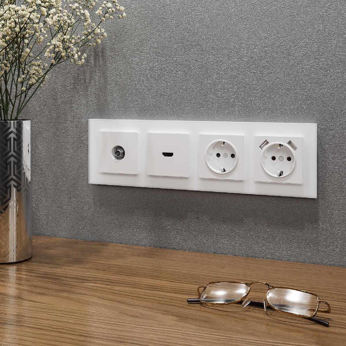 Рамка из стекла на 4 поста Favorit белый матовый W0041105