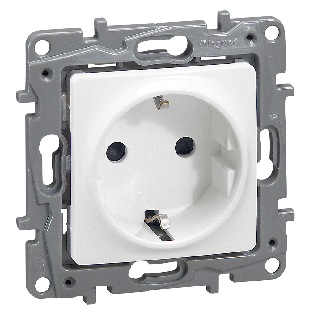 Розетка 2к+З Авт Шт Бел Etika