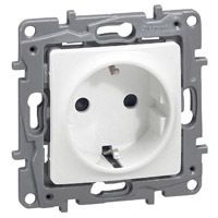 Розетка 2К+З со шторками - немецкий стандарт - автоматические зажимы - 16 А - 250 В~ - Etika - белый