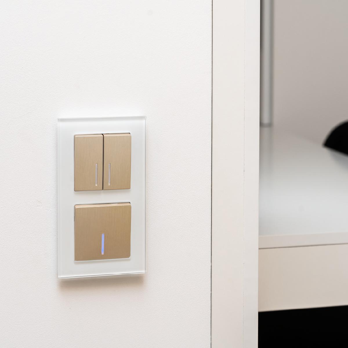 Рамка из стекла на 2 поста Favorit белый W0021101