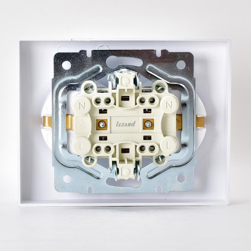 Розетка двойная Karina с заземлением термопласт жемчуж./белый перламутр. LEZARD 707-3000-127B