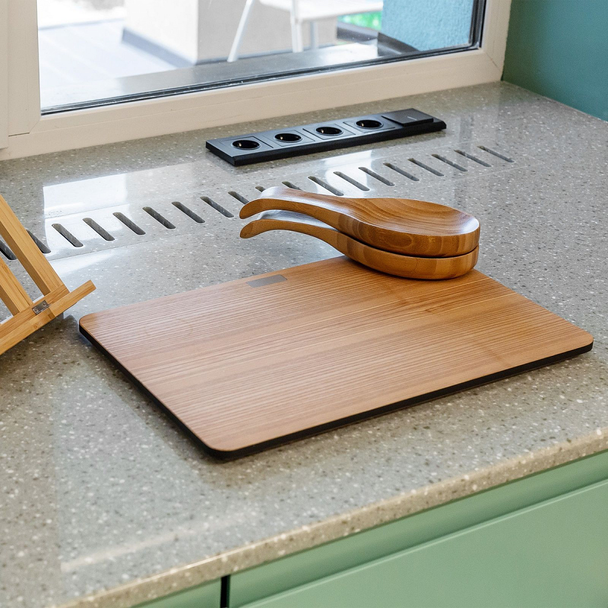 Выключатель одноклавишный проходной с подсветкой черный матовый W1112108