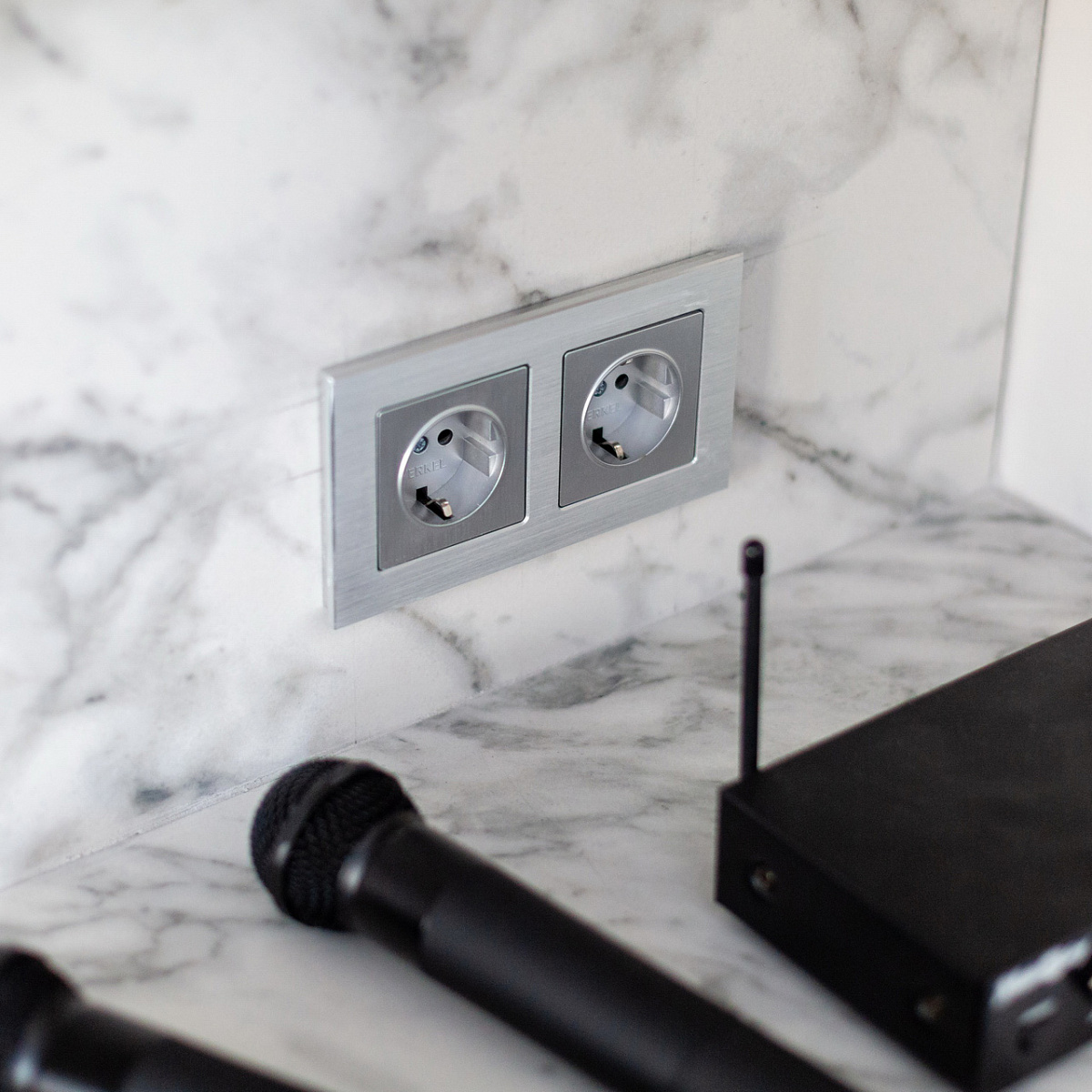 Рамка из металла на 2 поста Аluminium алюминий W0021706