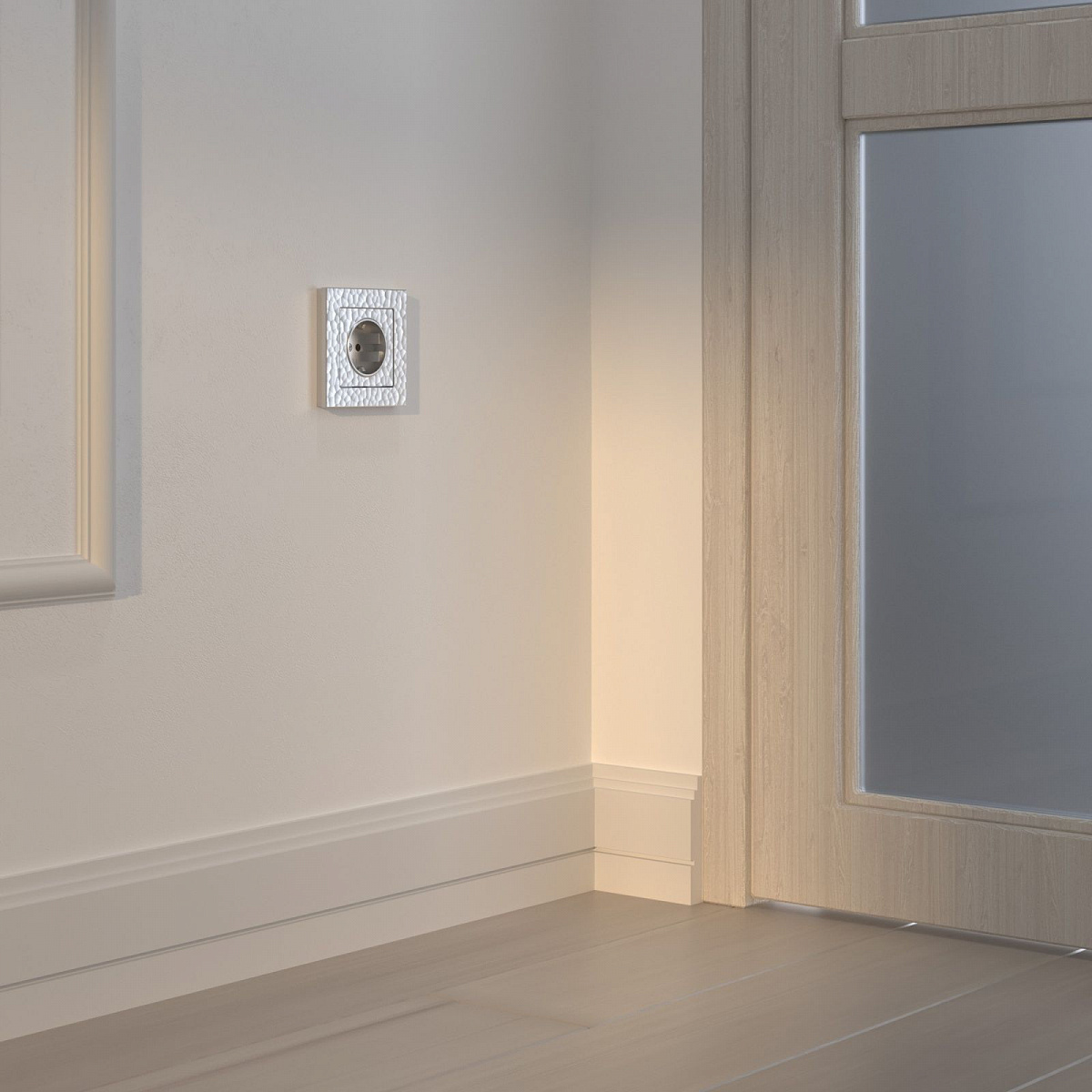 Розетка с заземлением и шторками серебряный W1271106